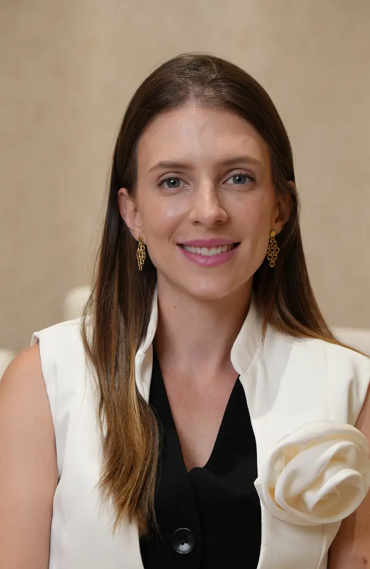Dra. Thaís Lancaster, cirurgiã-dentista especialista em harmonização orofacial, no Instituto Evollution